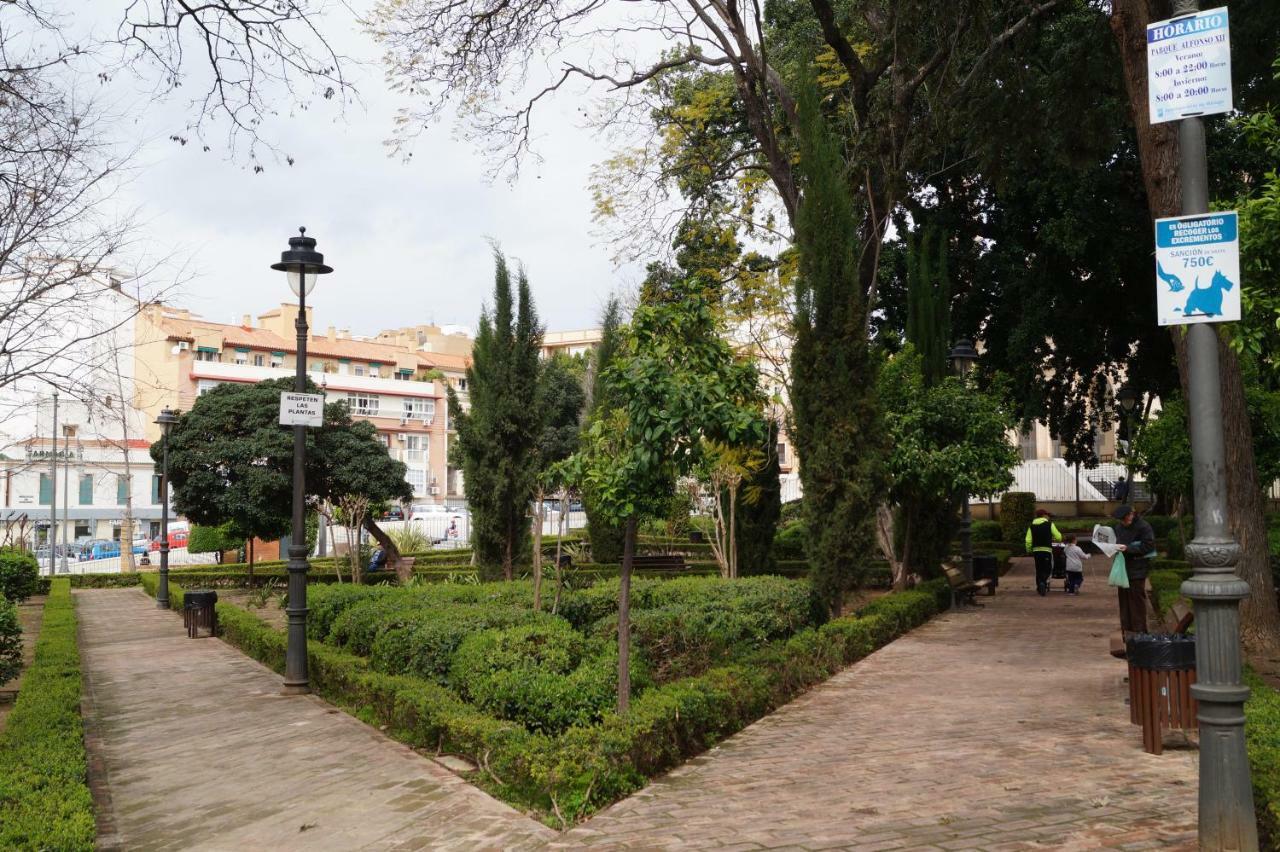 Apartamento Plaza Alfonso XII Málaga Exterior foto